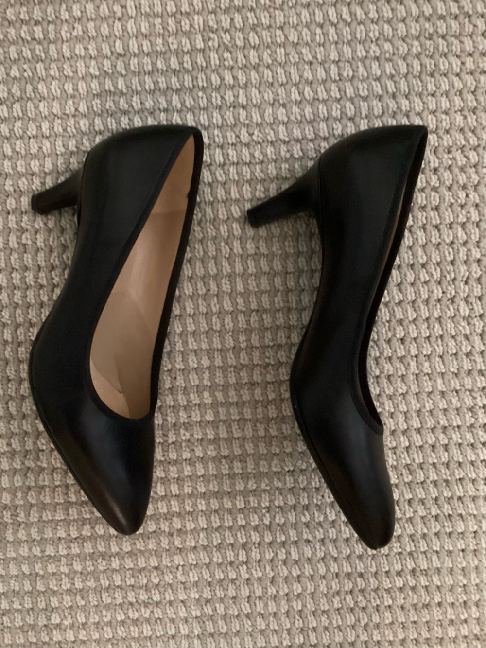 Naturalizer Black Pointed-Toe Leather Pumps - Picture 3 of 6